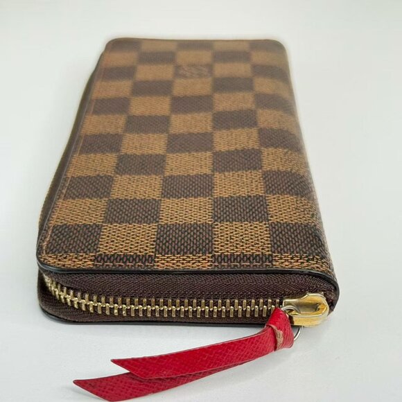 Louis Vuitton Damier Ebene Zippy Wallet with Classic Checkerboard Design - Picture 3 of 9